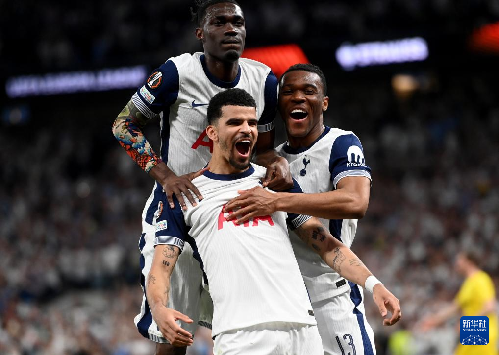 快船对阵独行侠三连败，独行侠逆转取胜，弗拉格创历史纪录。