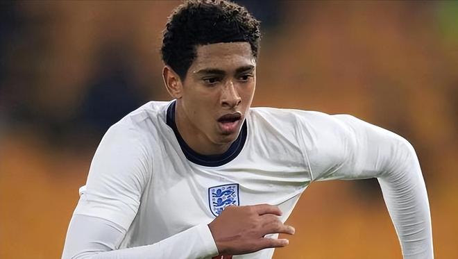 C罗未婚妻乔治娜点赞梅西妻子安东内拉夺冠帖