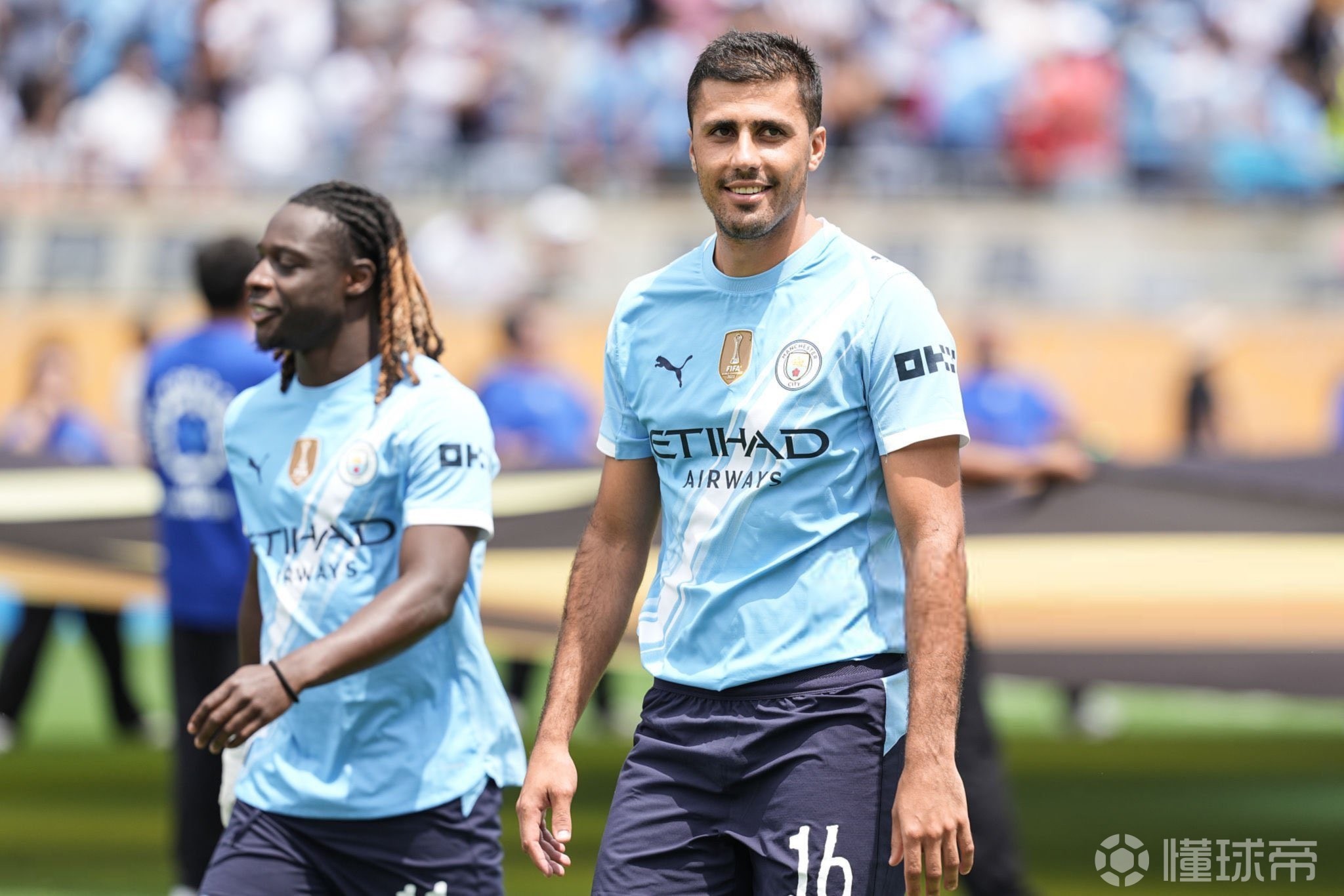 法兰克福官方：巴舒亚伊足部中骨骨折，已顺利接受手术