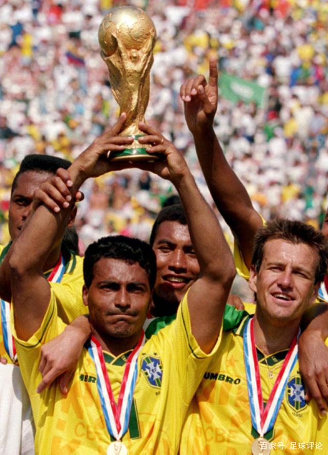 FIFA裁判主席：阿拉伯杯将试点新规，受伤球员罚下场2分钟