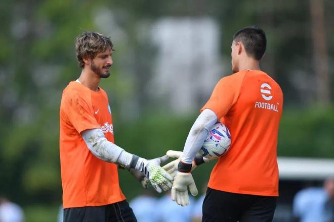 科特迪瓦主帅：我们一直在关注博尼，目前也正在和他谈征召