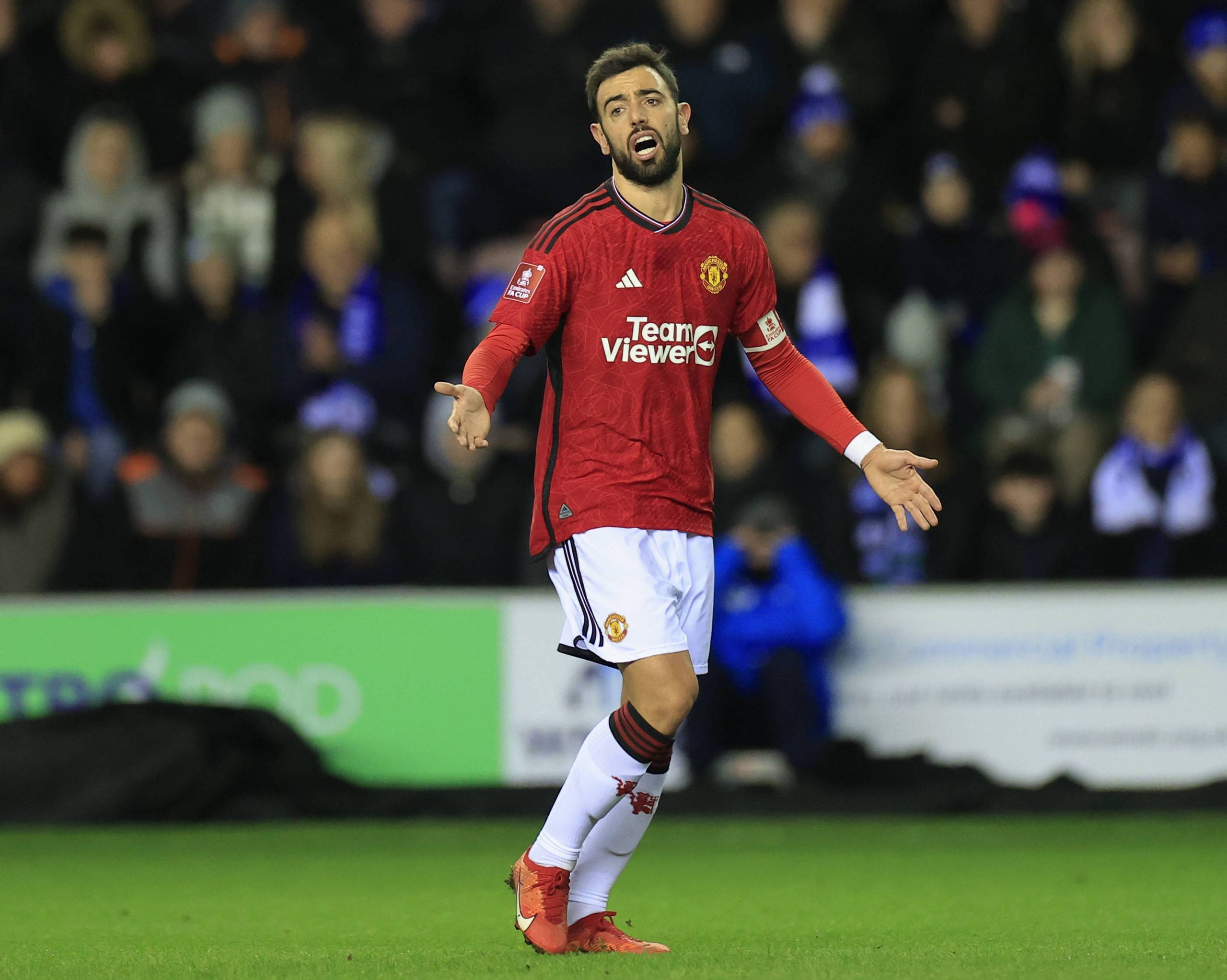 媒体人：山西男篮下午登上了前往杭州飞机，准备12日揭幕战