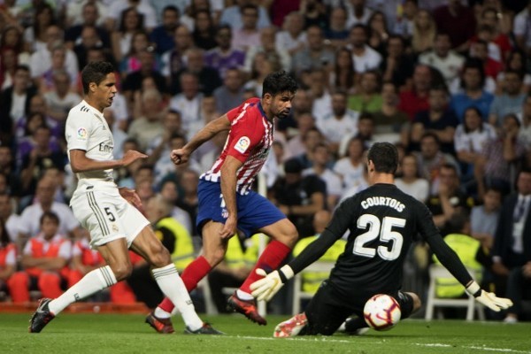 官方：恰尔汗奥卢当选国米10月队内最佳球员