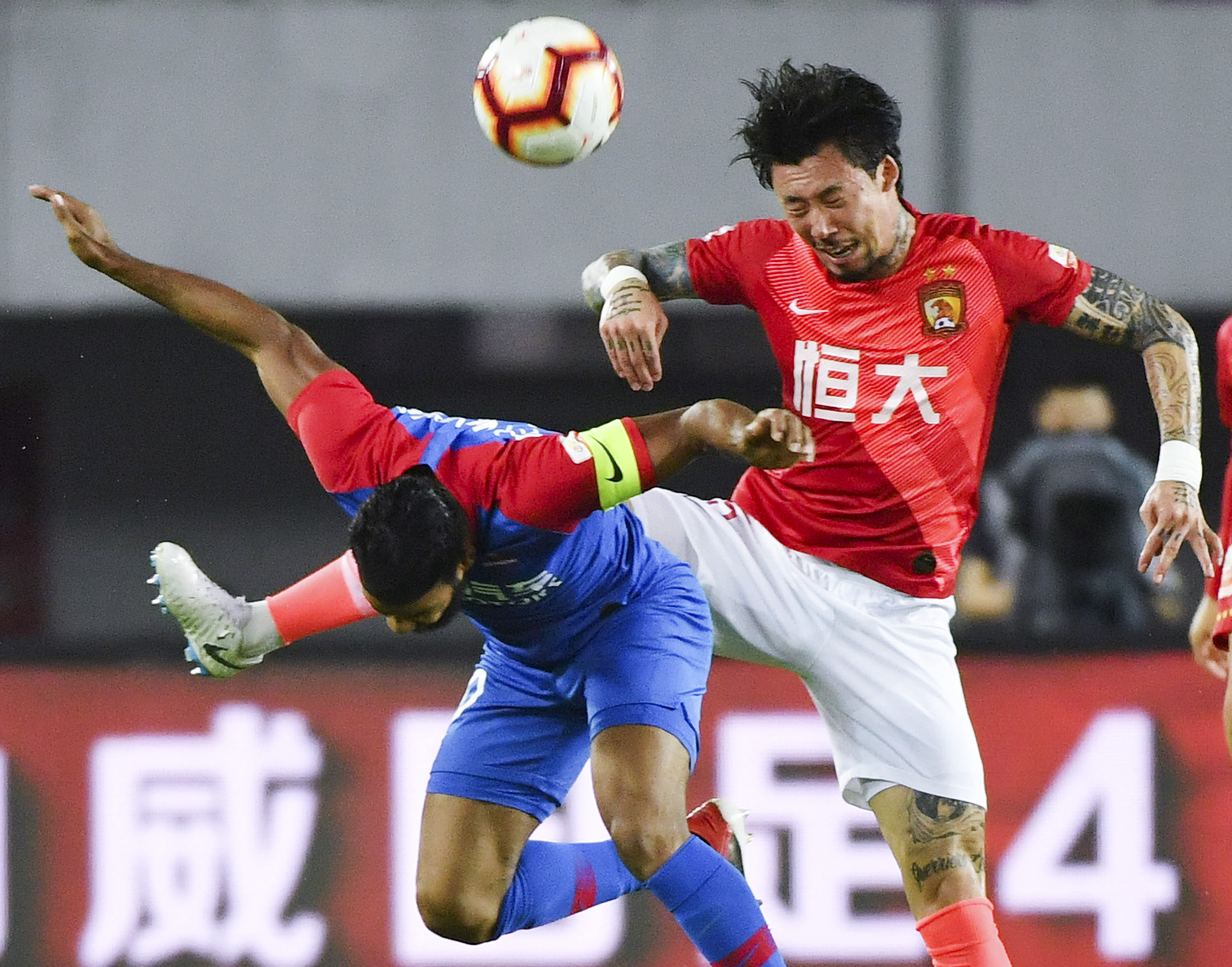 米兰名宿博列洛涛本赛季的米兰：目前球队成绩很好，但阿莱格里缺个我这样的中锋